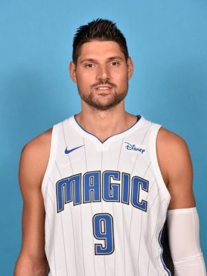 表现波动较 表现波动较