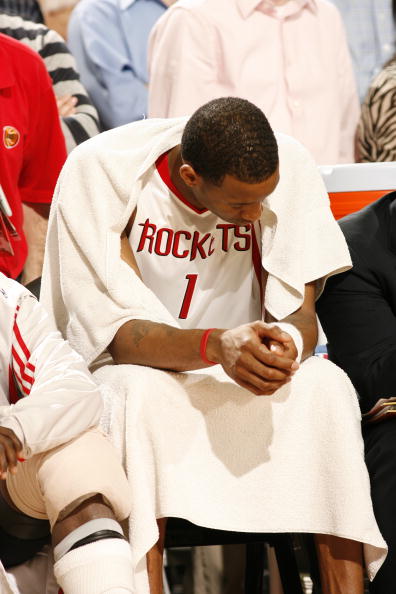 他因背伤无 他因背伤无