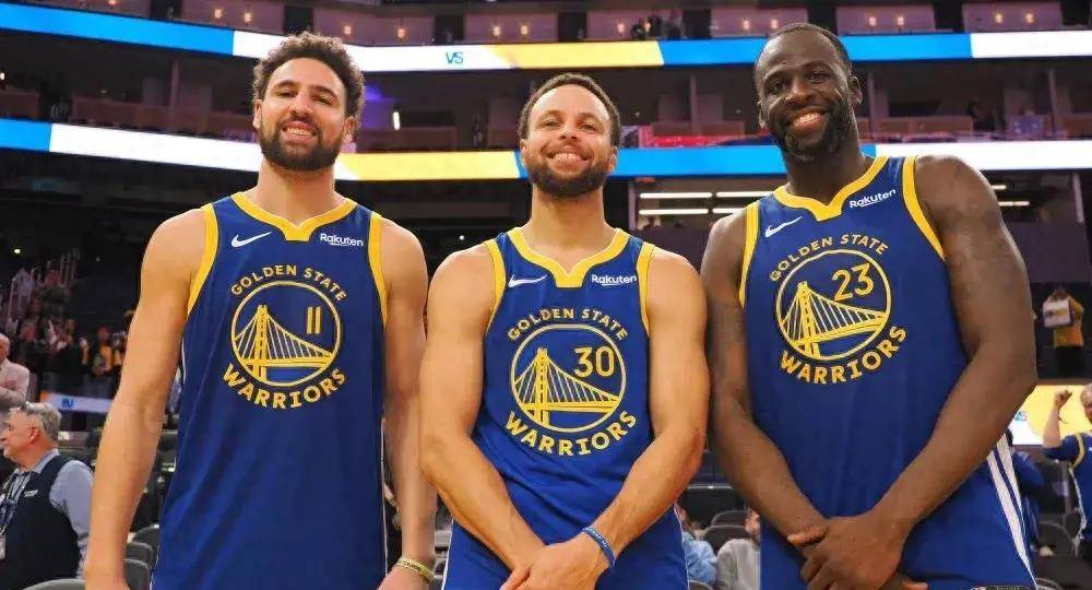 他因背伤无 他因背伤无